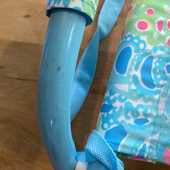 Lilly Pulitzer Beach Chairs in Lovers Coral Pattern - Picture 7 of 7